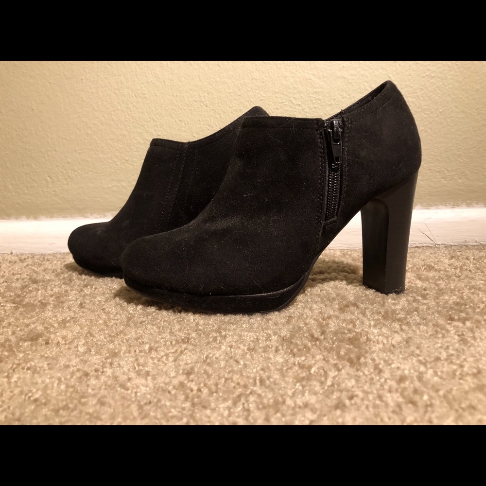 Heeled booties, lightly worn, size 6